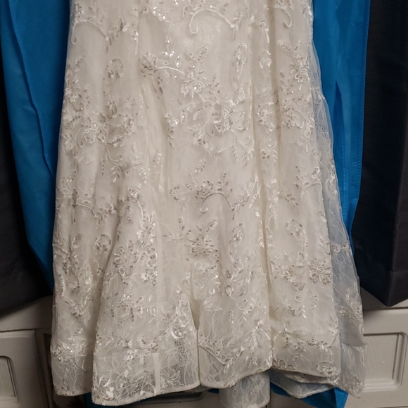 Beautiful Bridal Gown Set - Picture 2 of 8